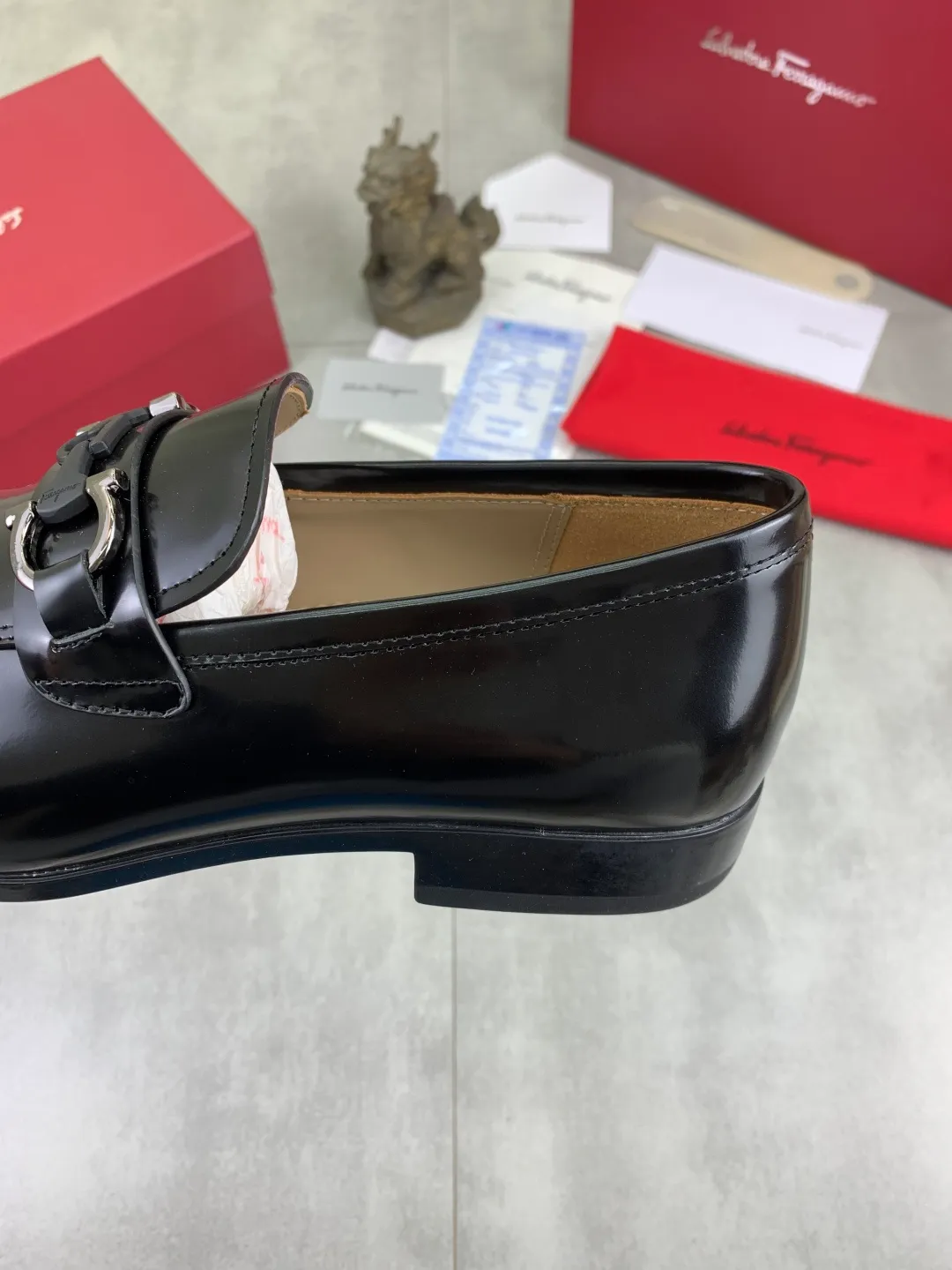 Men's men's shoes 💰P600💰[New model] High quality water-dyed cowhide 🆘[Salvatore Ferragamo] Ferragamo's latest casual business leather shoes for men! Listed simultaneously! The fabric is made of specially imported original calfskin, and the interior is made of imported water-dyed cowhide. It is absolutely luxurious and leads the fashion trend. High-end rubber outsole, size: 38-44 (45 and 46 can be customized) 5️⃣ colors available